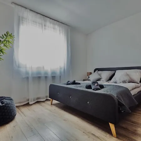 Apartment Dorapartman *
